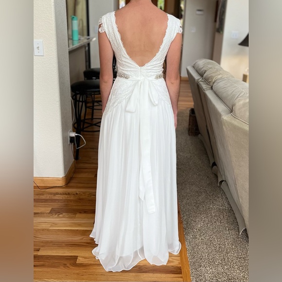 New open back wedding dress - Picture 4 of 4